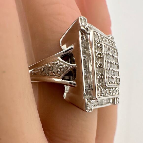 Elegant Princess Cut 1.00 Carat Diamond Ring - Size 7.25 - Picture 6 of 16